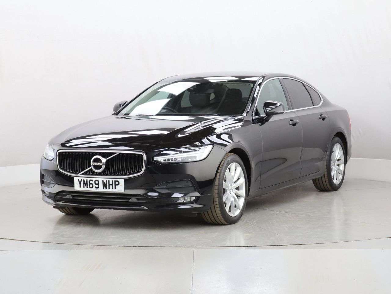 A 2020 VOLVO S90 2.0 D4 Momentum Plus Saloon 4dr Diesel Auto Euro 6 (s/s) (190 ps) A 2020 VOLVO S90 2.0 D4 Momentum Plus Saloon 4dr Diesel Auto Euro 6 (s/s) (190 ps)