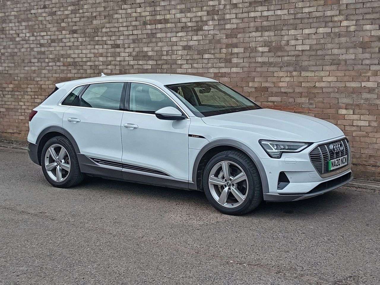 A 2020 AUDI E-TRON 50 Technik SUV 5dr Electric Auto quattro 71.2kWh (313 ps) A 2020 AUDI E-TRON 50 Technik SUV 5dr Electric Auto quattro 71.2kWh (313 ps)