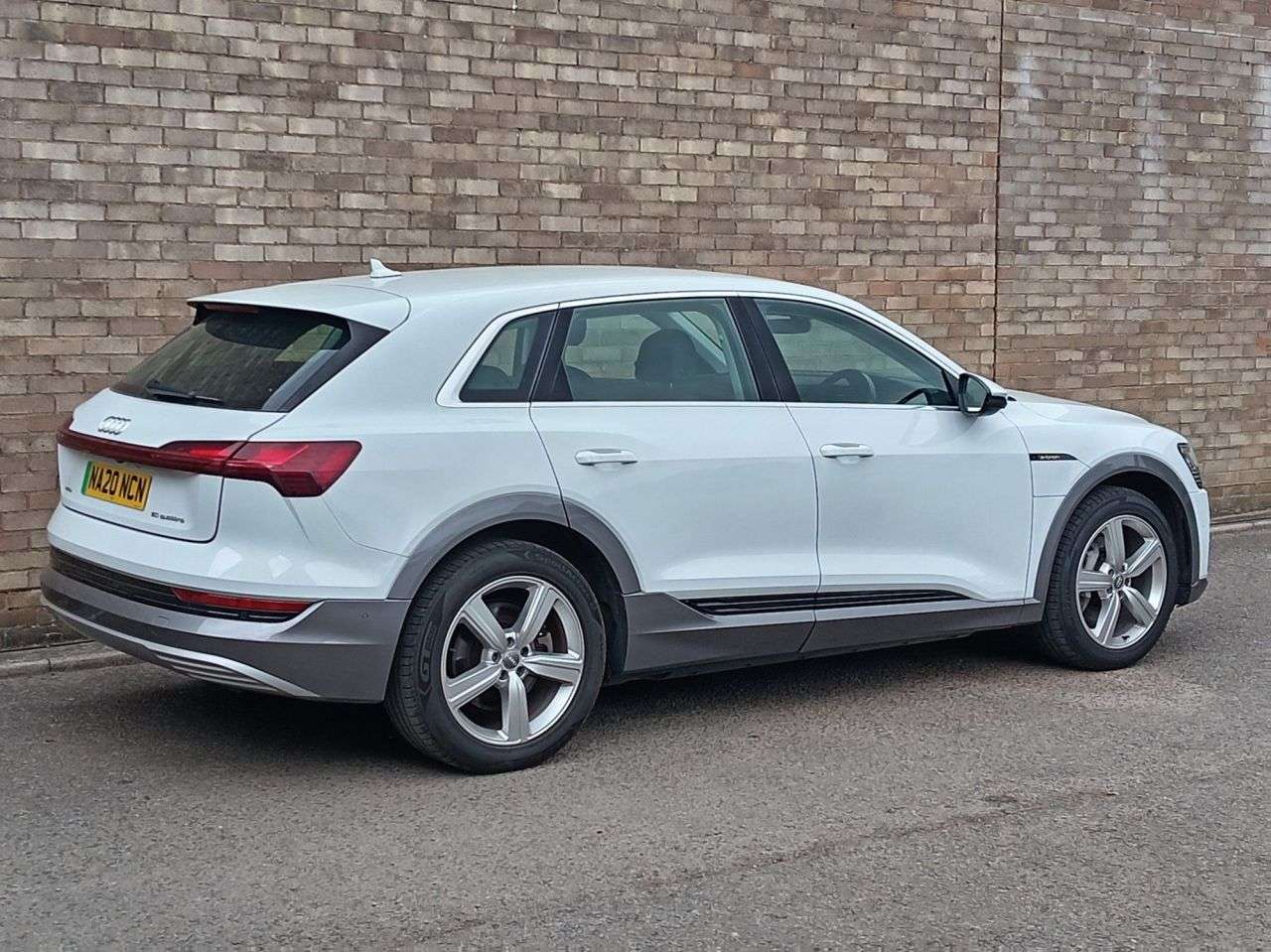 A 2020 AUDI E-TRON 50 Technik SUV 5dr Electric Auto quattro 71.2kWh (313 ps) A 2020 AUDI E-TRON 50 Technik SUV 5dr Electric Auto quattro 71.2kWh (313 ps)