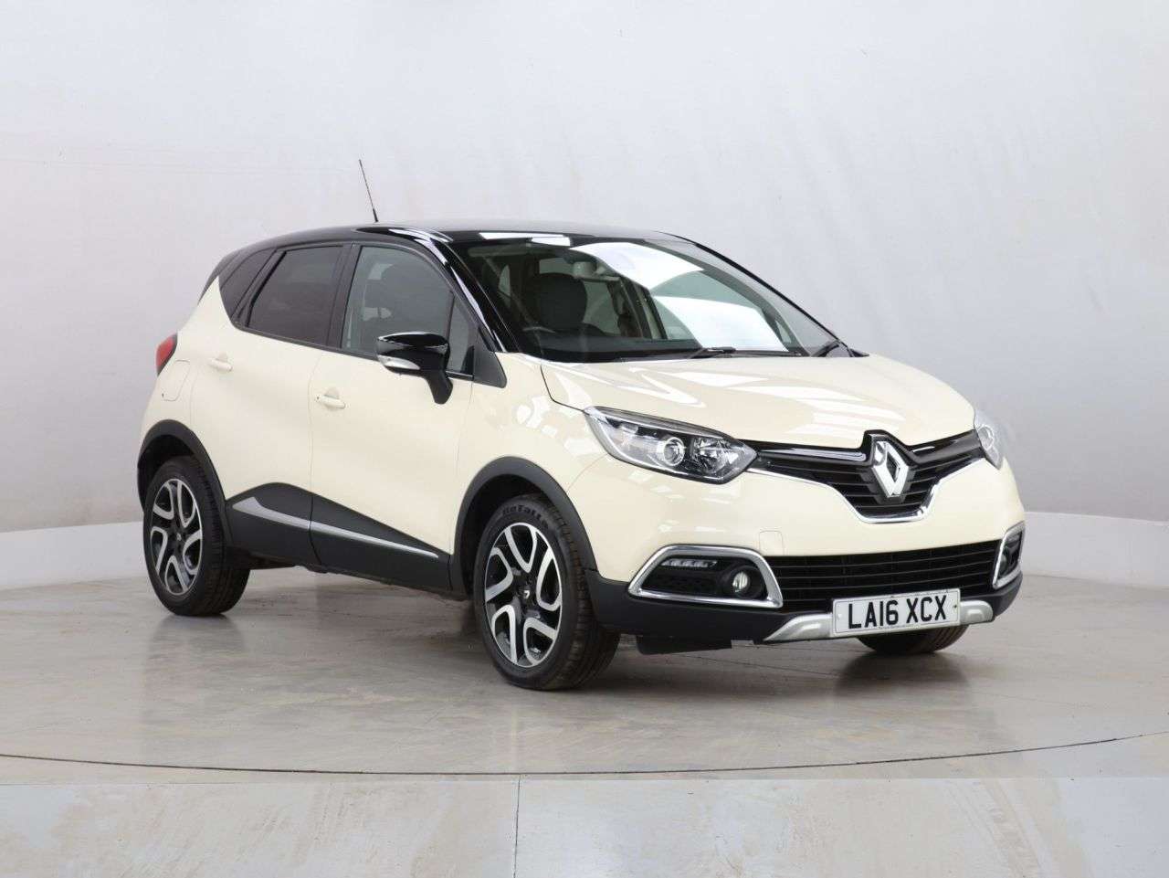 A 2016 RENAULT CAPTUR 1.5 dCi ENERGY Signature Nav SUV 5dr Diesel Manual Euro 6 (s/s) (90 ps) A 2016 RENAULT CAPTUR 1.5 dCi ENERGY Signature Nav SUV 5dr Diesel Manual Euro 6 (s/s) (90 ps)