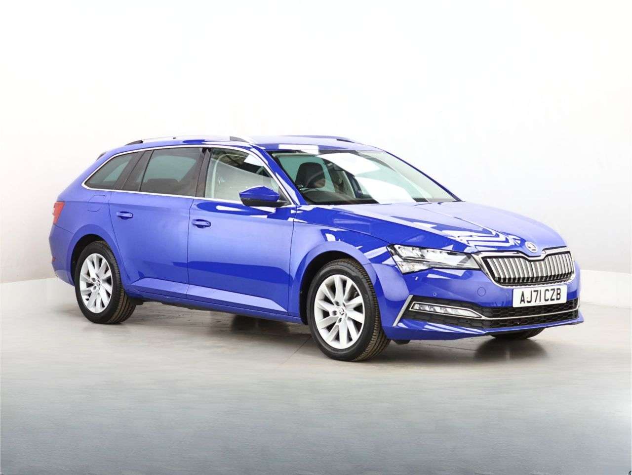 A 2021 SKODA SUPERB 1.4 TSI iV 13kWh SE Technology Estate 5dr Petrol Plug-in Hybrid DSG Euro 6 A 2021 SKODA SUPERB 1.4 TSI iV 13kWh SE Technology Estate 5dr Petrol Plug-in Hybrid DSG Euro 6