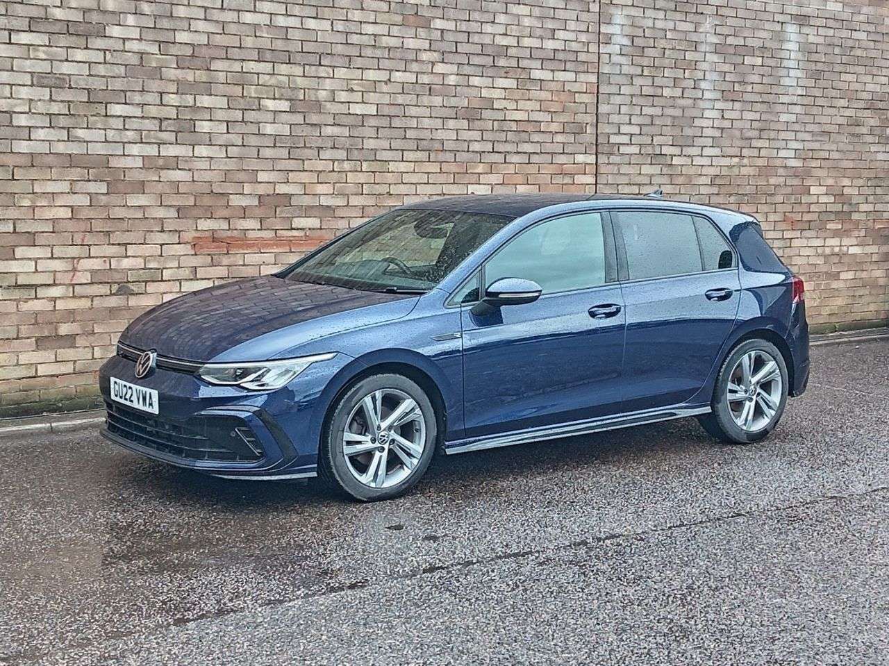 A 2022 VOLKSWAGEN GOLF 1.5 eTSI MHEV R-Line Hatchback 5dr Petrol Hybrid DSG Euro 6 (s/s) (150 ps) A 2022 VOLKSWAGEN GOLF 1.5 eTSI MHEV R-Line Hatchback 5dr Petrol Hybrid DSG Euro 6 (s/s) (150 ps)