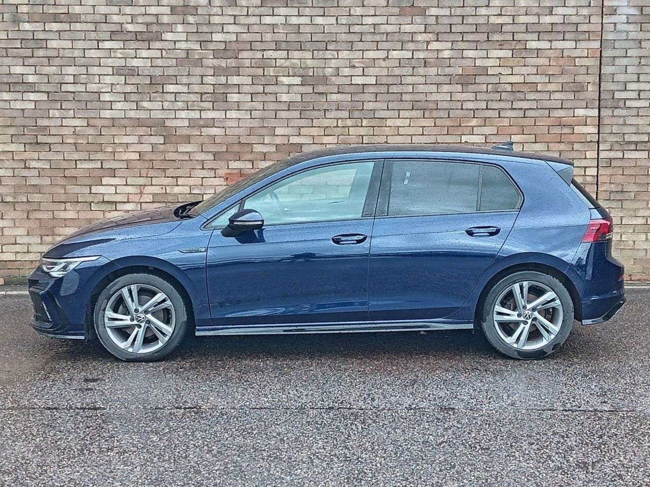 A 2022 VOLKSWAGEN GOLF 1.5 eTSI MHEV R-Line Hatchback 5dr Petrol Hybrid DSG Euro 6 (s/s) (150 ps) A 2022 VOLKSWAGEN GOLF 1.5 eTSI MHEV R-Line Hatchback 5dr Petrol Hybrid DSG Euro 6 (s/s) (150 ps)