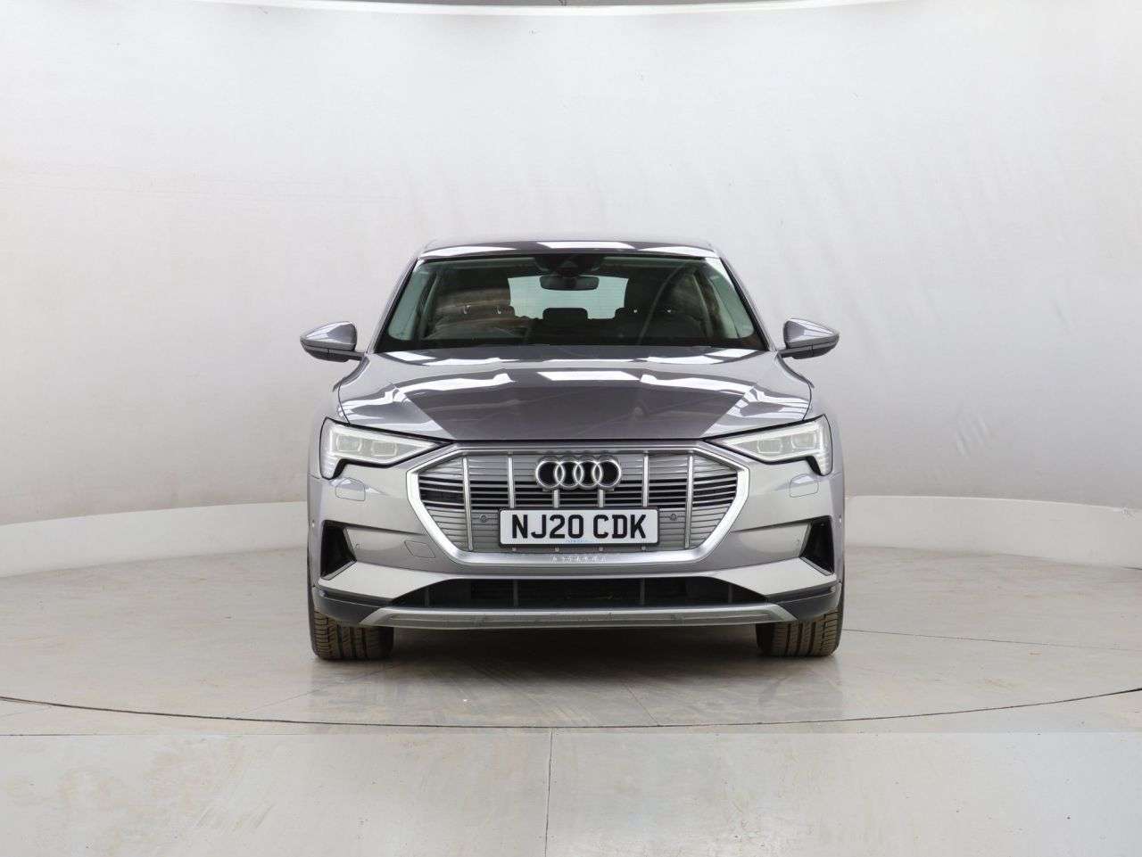 A 2020 AUDI E-TRON 55 SUV 5dr Electric Auto quattro 95kWh (408 ps) A 2020 AUDI E-TRON 55 SUV 5dr Electric Auto quattro 95kWh (408 ps)
