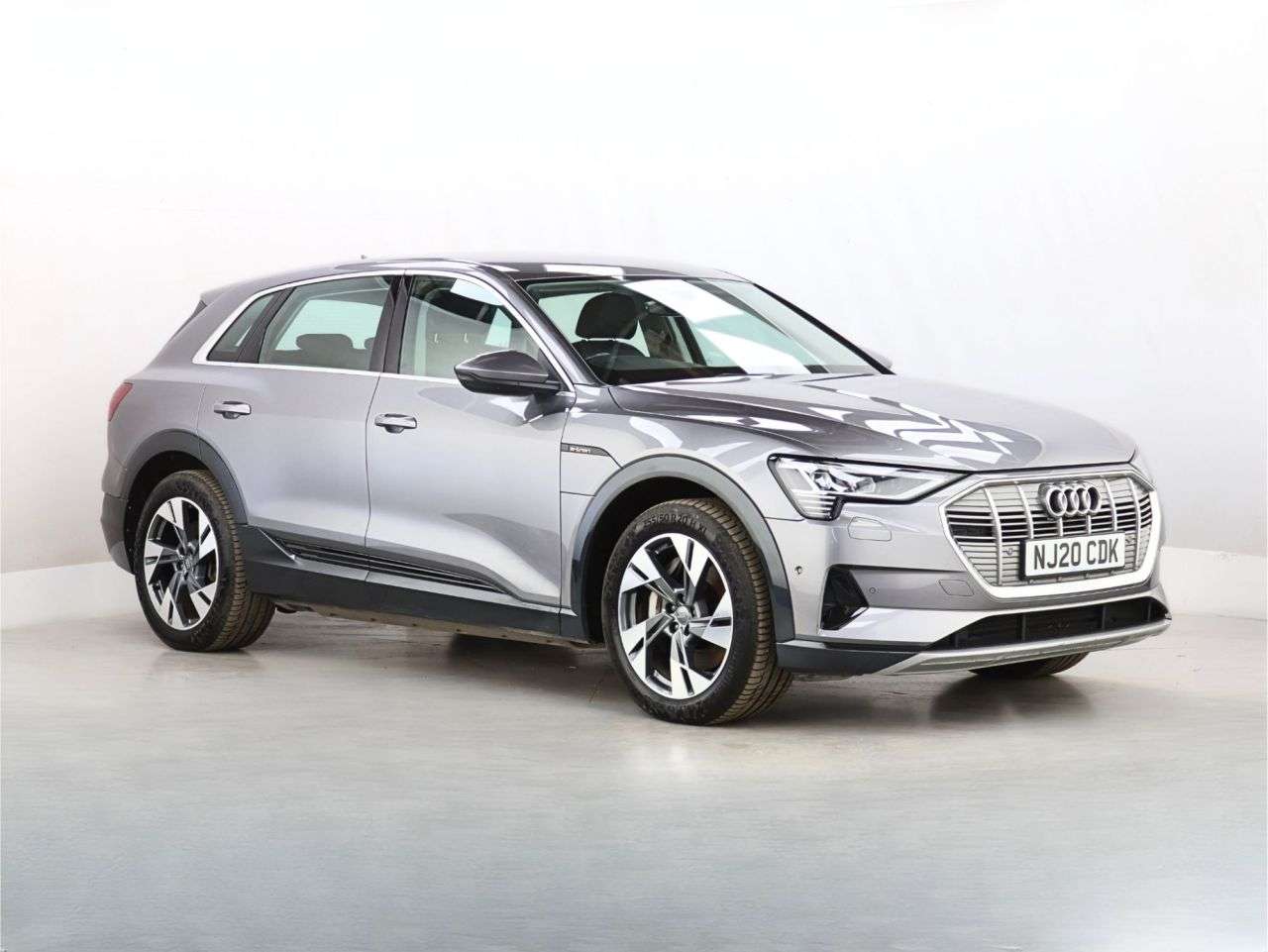 A 2020 AUDI E-TRON 55 SUV 5dr Electric Auto quattro 95kWh (408 ps) A 2020 AUDI E-TRON 55 SUV 5dr Electric Auto quattro 95kWh (408 ps)