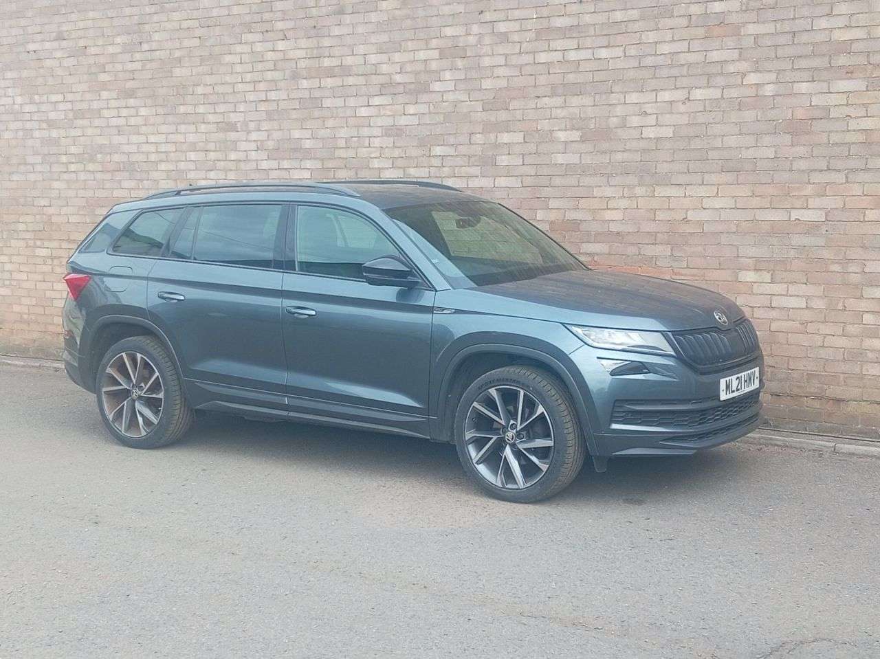 A 2021 SKODA KODIAQ 1.5 TSI ACT SportLine SUV 5dr Petrol DSG Euro 6 (s/s) (7 Seat) (150 ps) A 2021 SKODA KODIAQ 1.5 TSI ACT SportLine SUV 5dr Petrol DSG Euro 6 (s/s) (7 Seat) (150 ps)