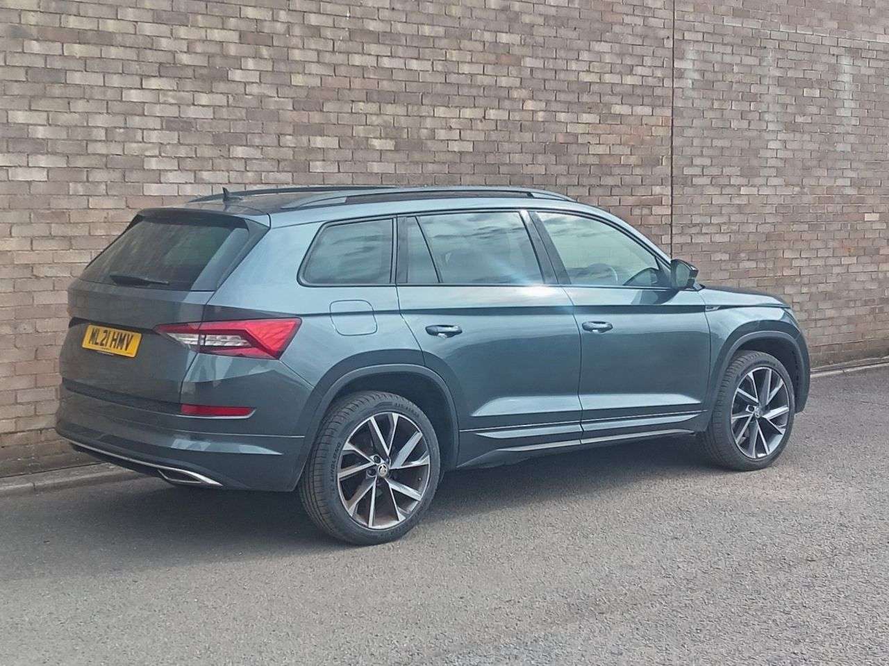 A 2021 SKODA KODIAQ 1.5 TSI ACT SportLine SUV 5dr Petrol DSG Euro 6 (s/s) (7 Seat) (150 ps) A 2021 SKODA KODIAQ 1.5 TSI ACT SportLine SUV 5dr Petrol DSG Euro 6 (s/s) (7 Seat) (150 ps)