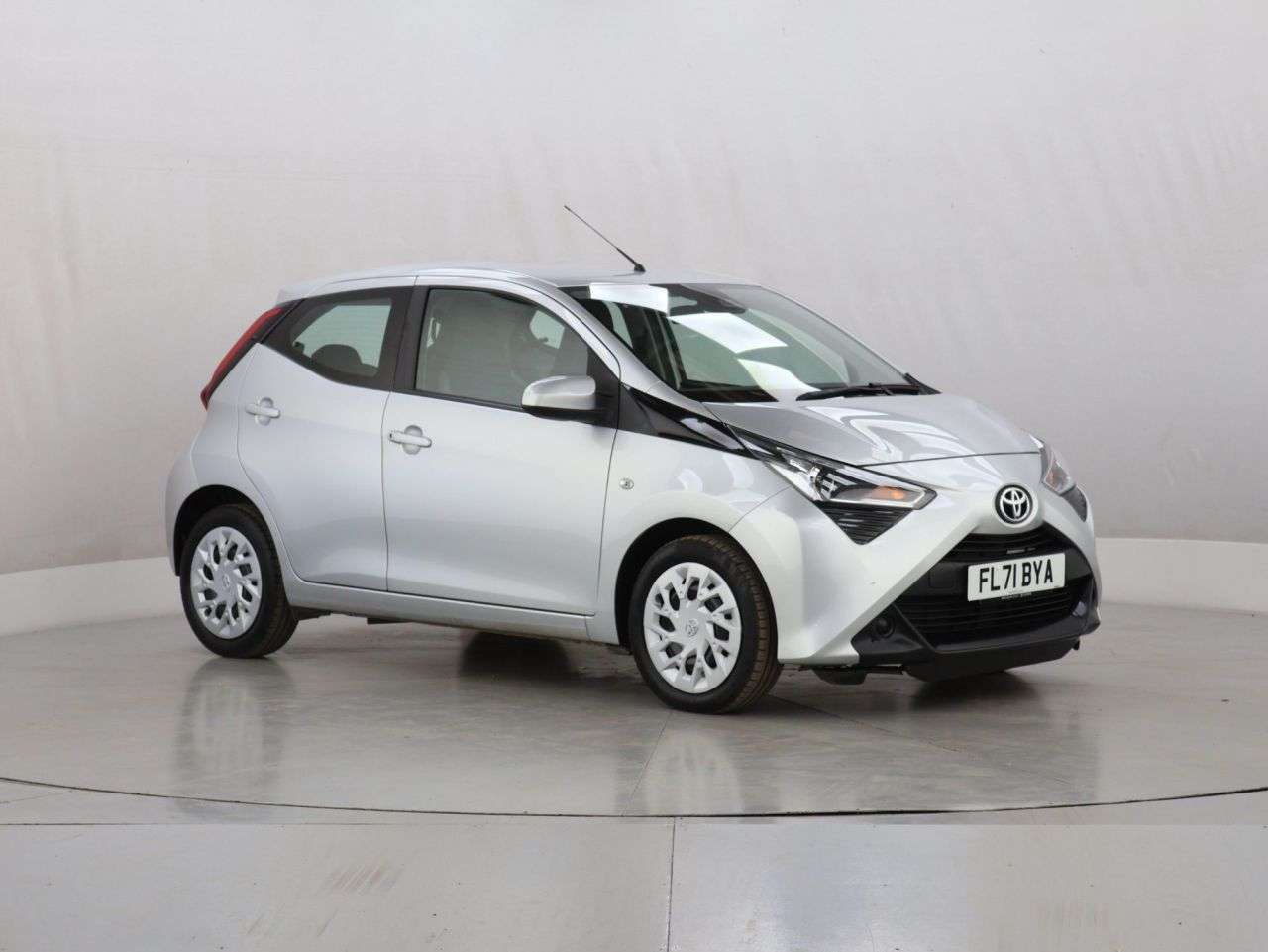 A 2021 TOYOTA AYGO 1.0 VVT-i x-play Hatchback 5dr Petrol x-shift Euro 6 (Safety Sense) (71 ps) A 2021 TOYOTA AYGO 1.0 VVT-i x-play Hatchback 5dr Petrol x-shift Euro 6 (Safety Sense) (71 ps)