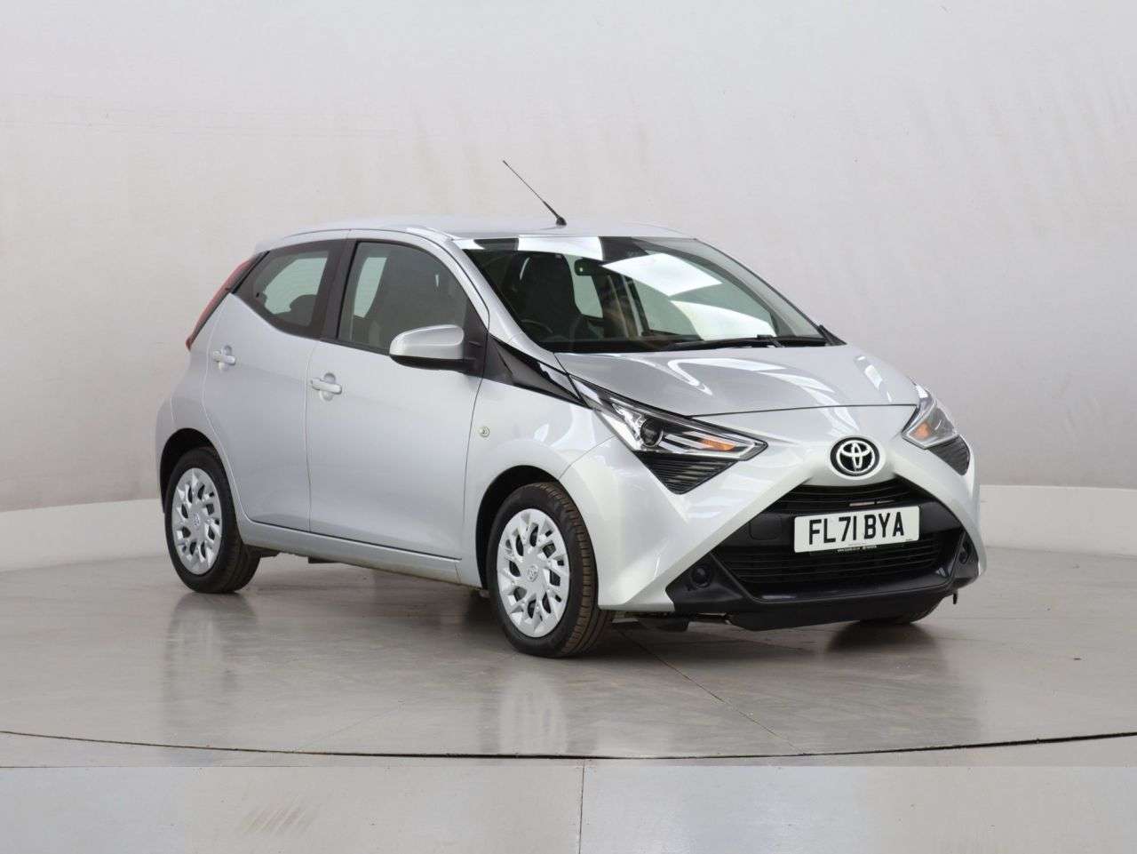 A 2021 TOYOTA AYGO 1.0 VVT-i x-play Hatchback 5dr Petrol x-shift Euro 6 (Safety Sense) (71 ps) A 2021 TOYOTA AYGO 1.0 VVT-i x-play Hatchback 5dr Petrol x-shift Euro 6 (Safety Sense) (71 ps)
