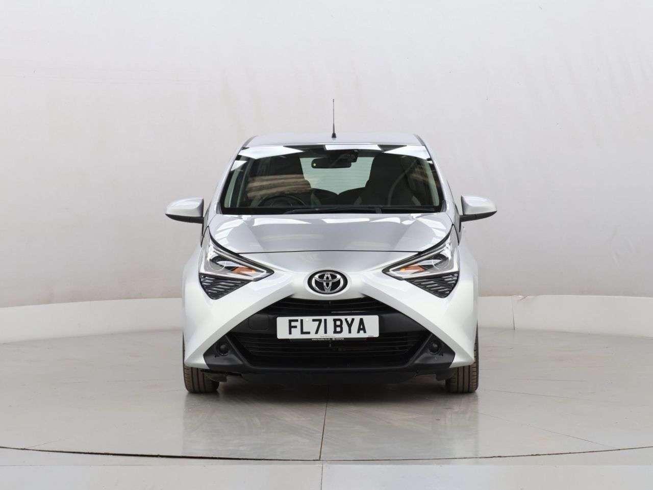 A 2021 TOYOTA AYGO 1.0 VVT-i x-play Hatchback 5dr Petrol x-shift Euro 6 (Safety Sense) (71 ps) A 2021 TOYOTA AYGO 1.0 VVT-i x-play Hatchback 5dr Petrol x-shift Euro 6 (Safety Sense) (71 ps)