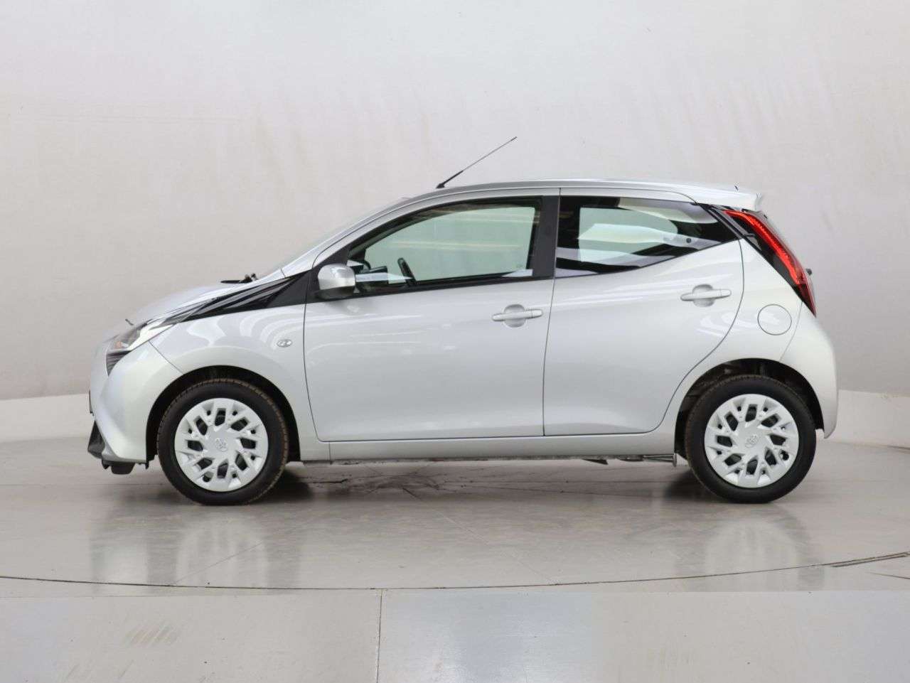 2021 TOYOTA AYGO 2021 TOYOTA AYGO