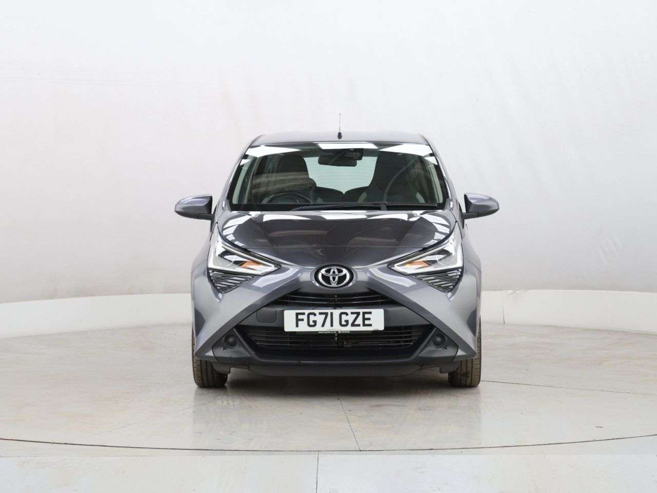 A 2021 TOYOTA AYGO 1.0 VVT-i x-play Hatchback 5dr Petrol x-shift Euro 6 (Safety Sense) (71 ps) A 2021 TOYOTA AYGO 1.0 VVT-i x-play Hatchback 5dr Petrol x-shift Euro 6 (Safety Sense) (71 ps)