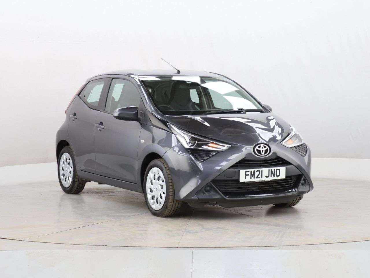 A 2021 TOYOTA AYGO 1.0 VVT-i x-play Hatchback 5dr Petrol x-shift Euro 6 (Safety Sense) (71 ps) A 2021 TOYOTA AYGO 1.0 VVT-i x-play Hatchback 5dr Petrol x-shift Euro 6 (Safety Sense) (71 ps)
