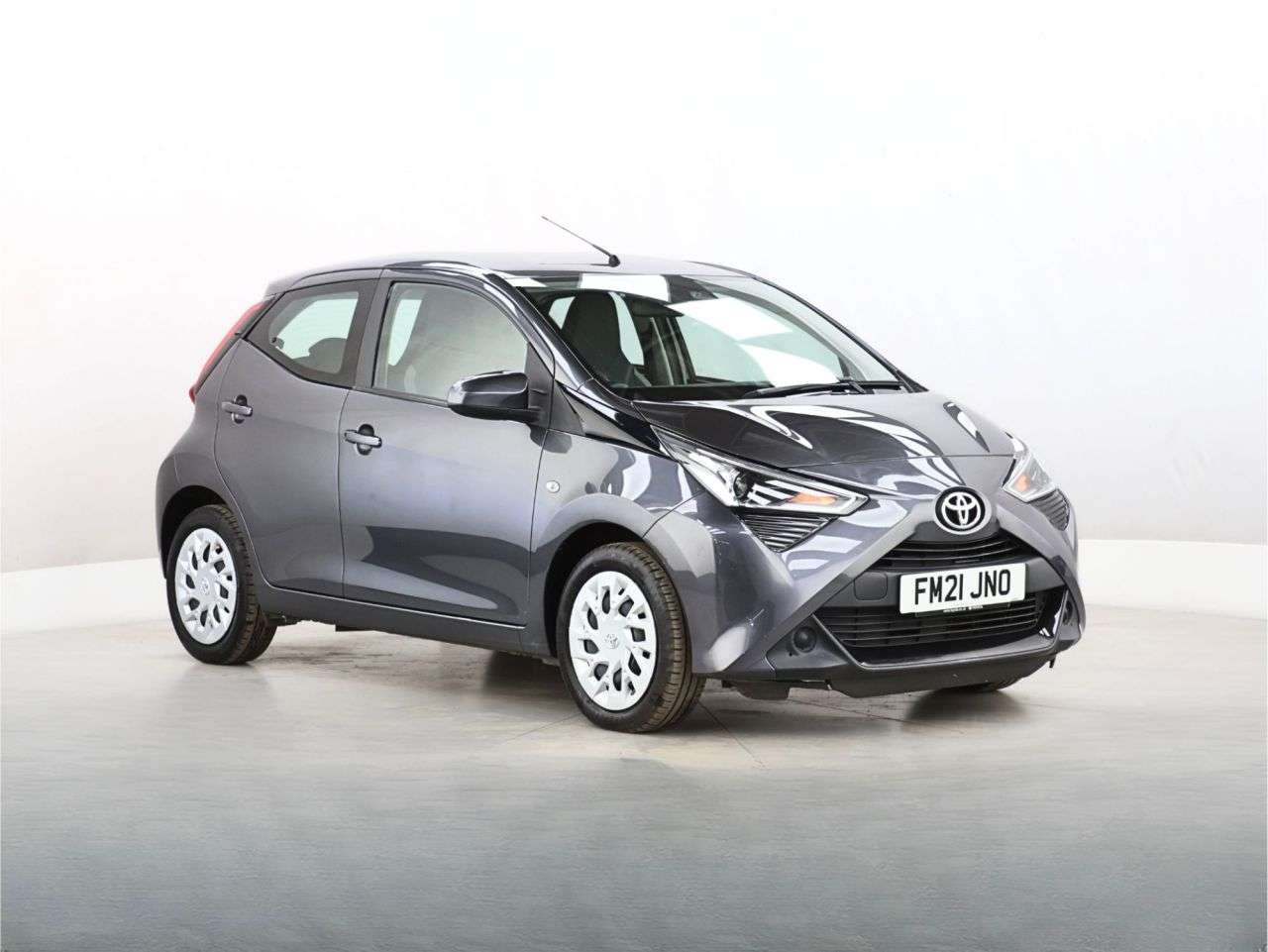 A 2021 TOYOTA AYGO 1.0 VVT-i x-play Hatchback 5dr Petrol x-shift Euro 6 (Safety Sense) (71 ps) A 2021 TOYOTA AYGO 1.0 VVT-i x-play Hatchback 5dr Petrol x-shift Euro 6 (Safety Sense) (71 ps)
