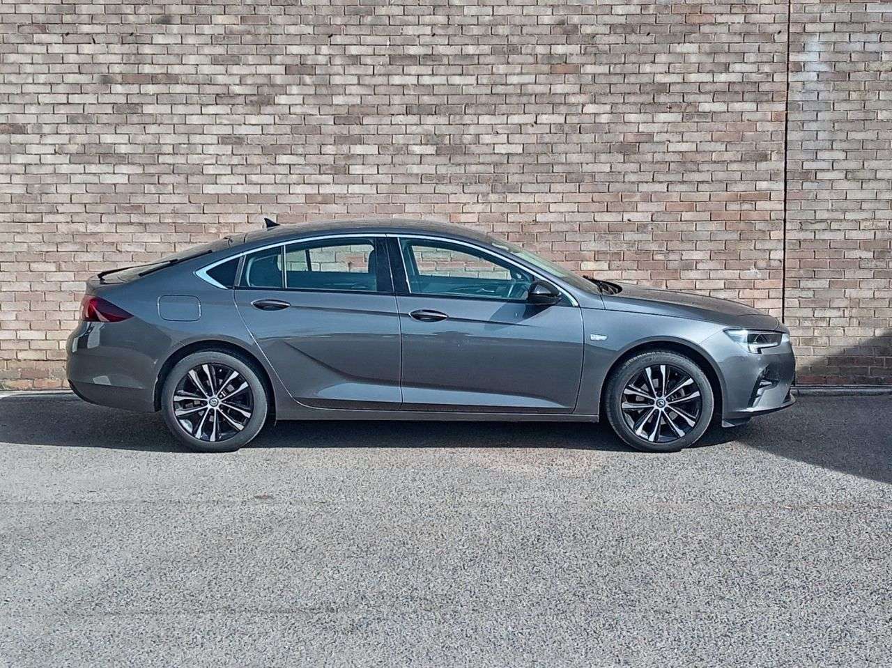 A 2022 VAUXHALL INSIGNIA 1.5 Turbo D Design Grand Sport 5dr Diesel Manual Euro 6 (s/s) (122 ps) A 2022 VAUXHALL INSIGNIA 1.5 Turbo D Design Grand Sport 5dr Diesel Manual Euro 6 (s/s) (122 ps)