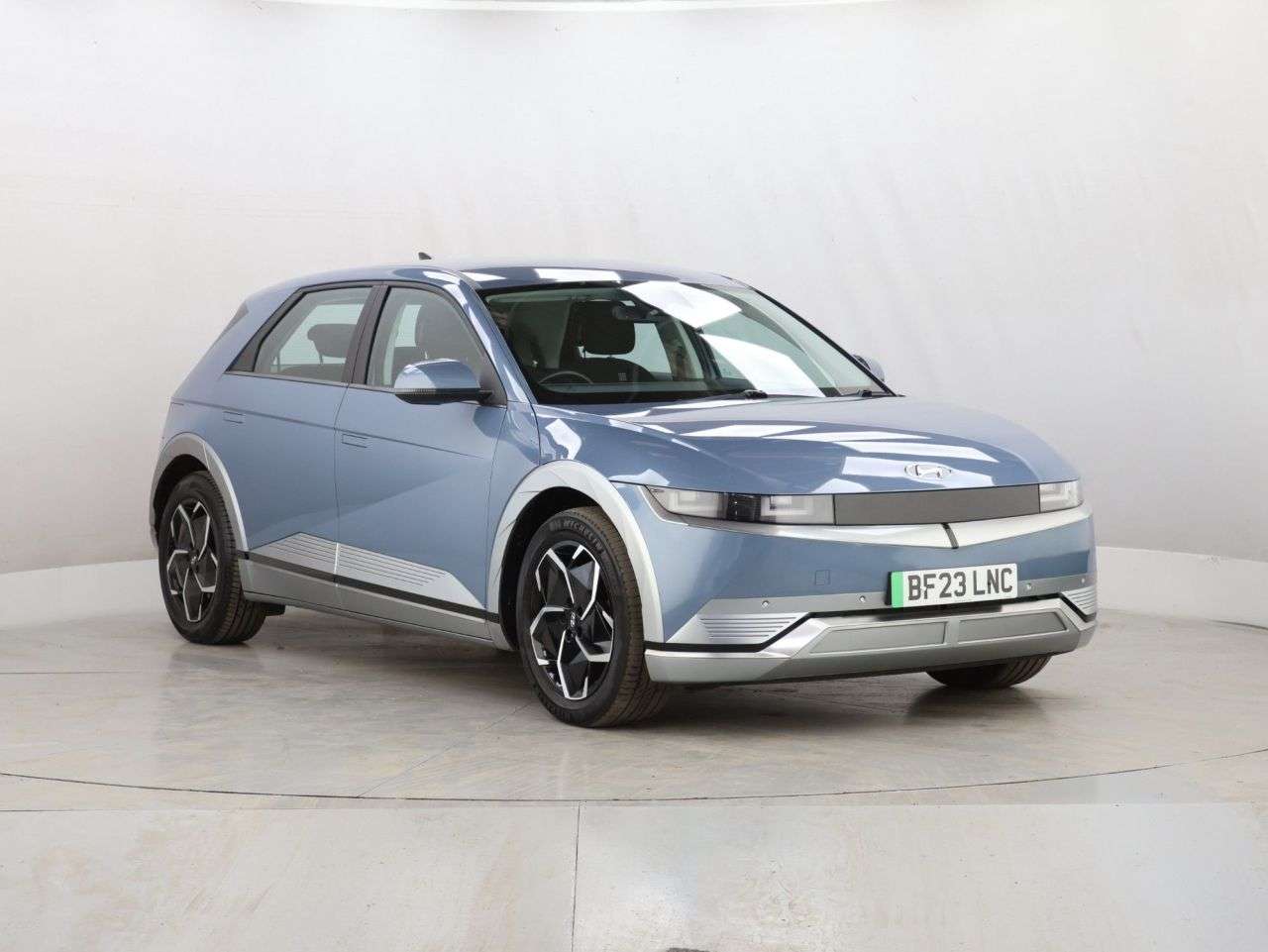 A 2023 HYUNDAI IONIQ 5 77kWh Premium Hatchback 5dr Electric Auto (228 ps) A 2023 HYUNDAI IONIQ 5 77kWh Premium Hatchback 5dr Electric Auto (228 ps)
