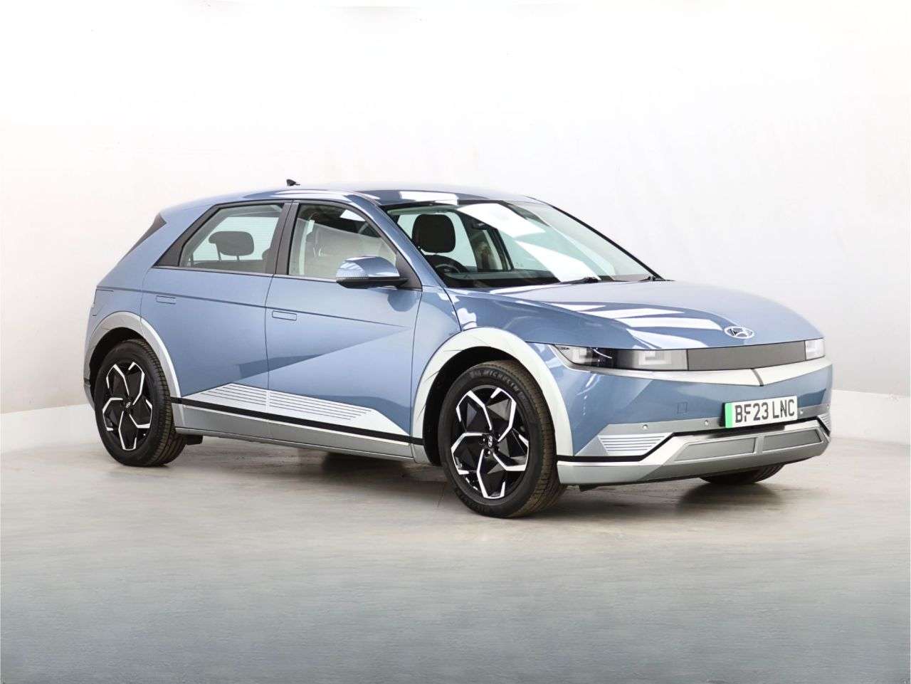 A 2023 HYUNDAI IONIQ 5 77kWh Premium Hatchback 5dr Electric Auto (228 ps) A 2023 HYUNDAI IONIQ 5 77kWh Premium Hatchback 5dr Electric Auto (228 ps)