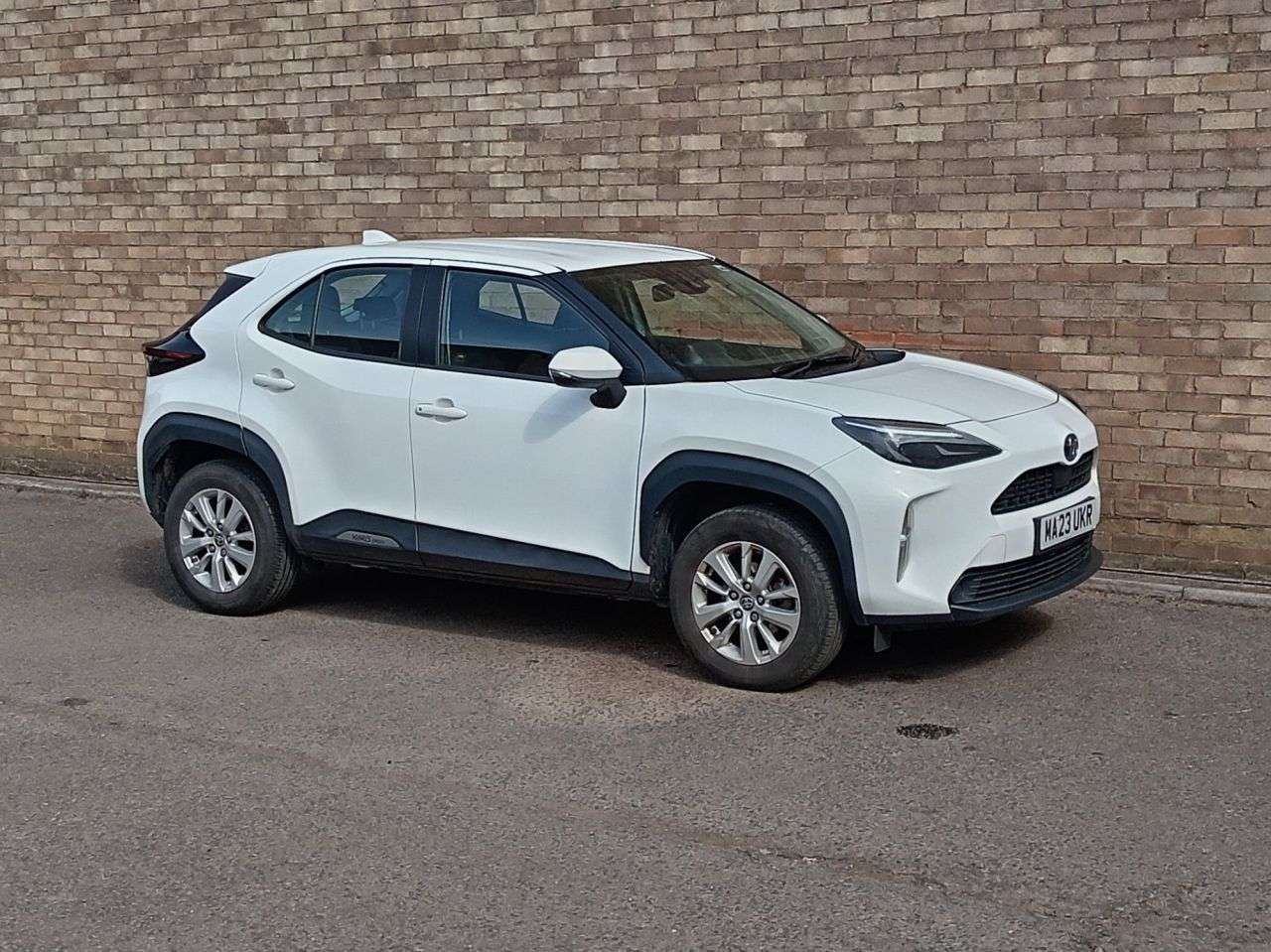 A 2023 TOYOTA YARIS CROSS 1.5 VVT-h Icon SUV 5dr Petrol Hybrid E-CVT Euro 6 (s/s) (116 ps) A 2023 TOYOTA YARIS CROSS 1.5 VVT-h Icon SUV 5dr Petrol Hybrid E-CVT Euro 6 (s/s) (116 ps)