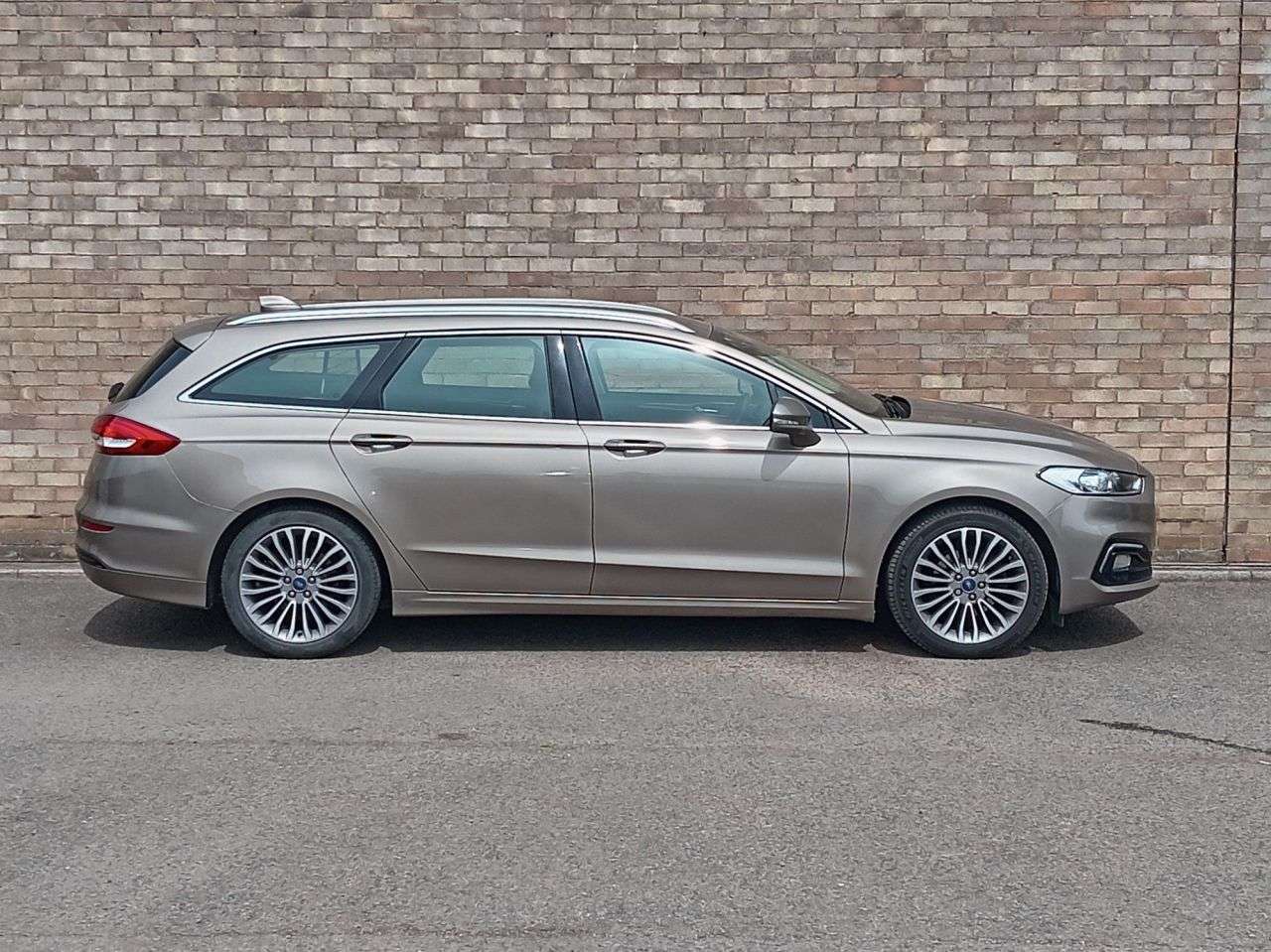 A 2021 FORD MONDEO 2.0 EcoBlue Titanium Edition Estate 5dr Diesel Manual Euro 6 (s/s) (150 ps) A 2021 FORD MONDEO 2.0 EcoBlue Titanium Edition Estate 5dr Diesel Manual Euro 6 (s/s) (150 ps)