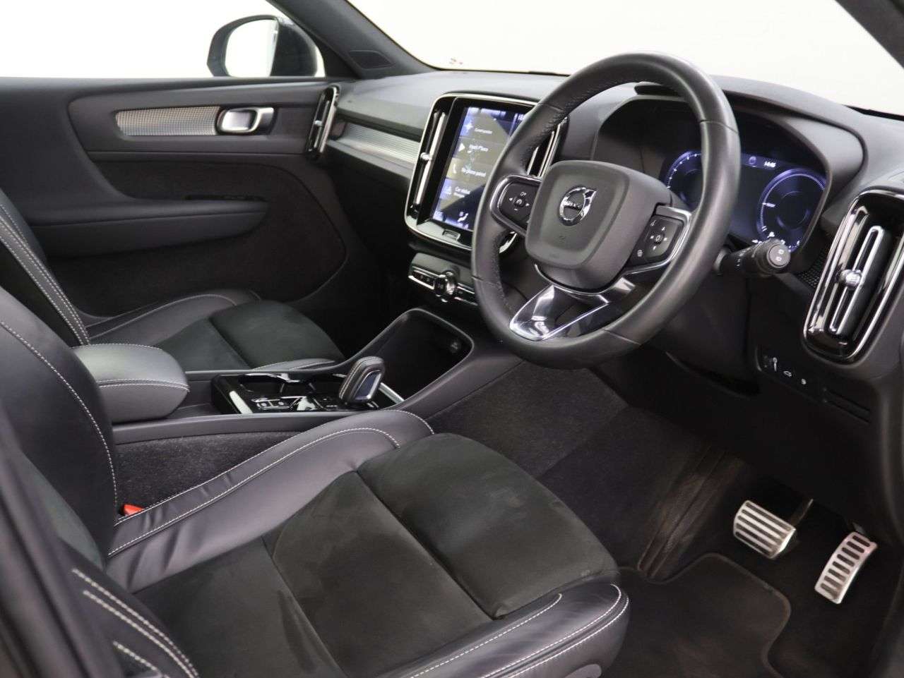 2022 VOLVO XC40 2022 VOLVO XC40
