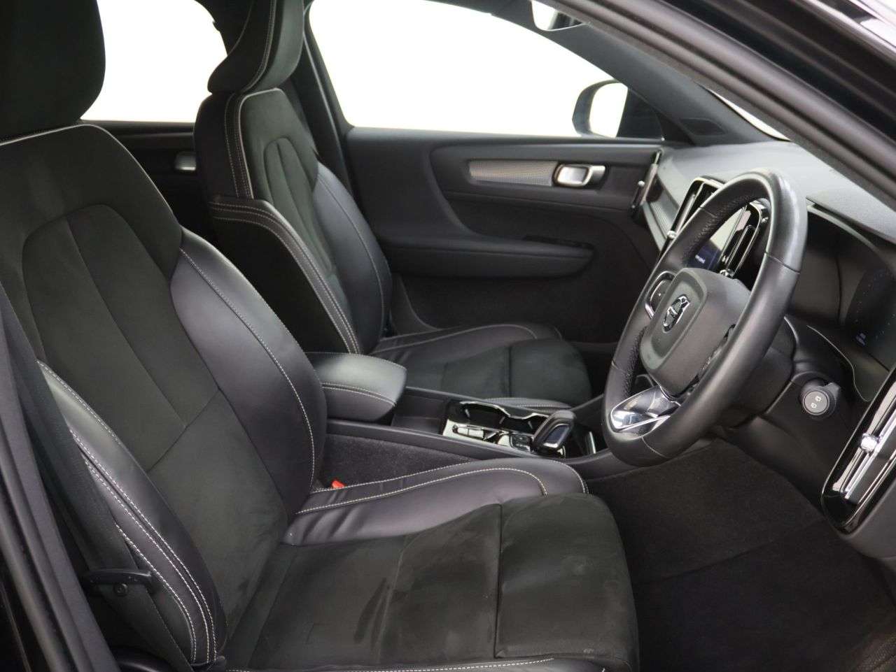 2022 VOLVO XC40 2022 VOLVO XC40