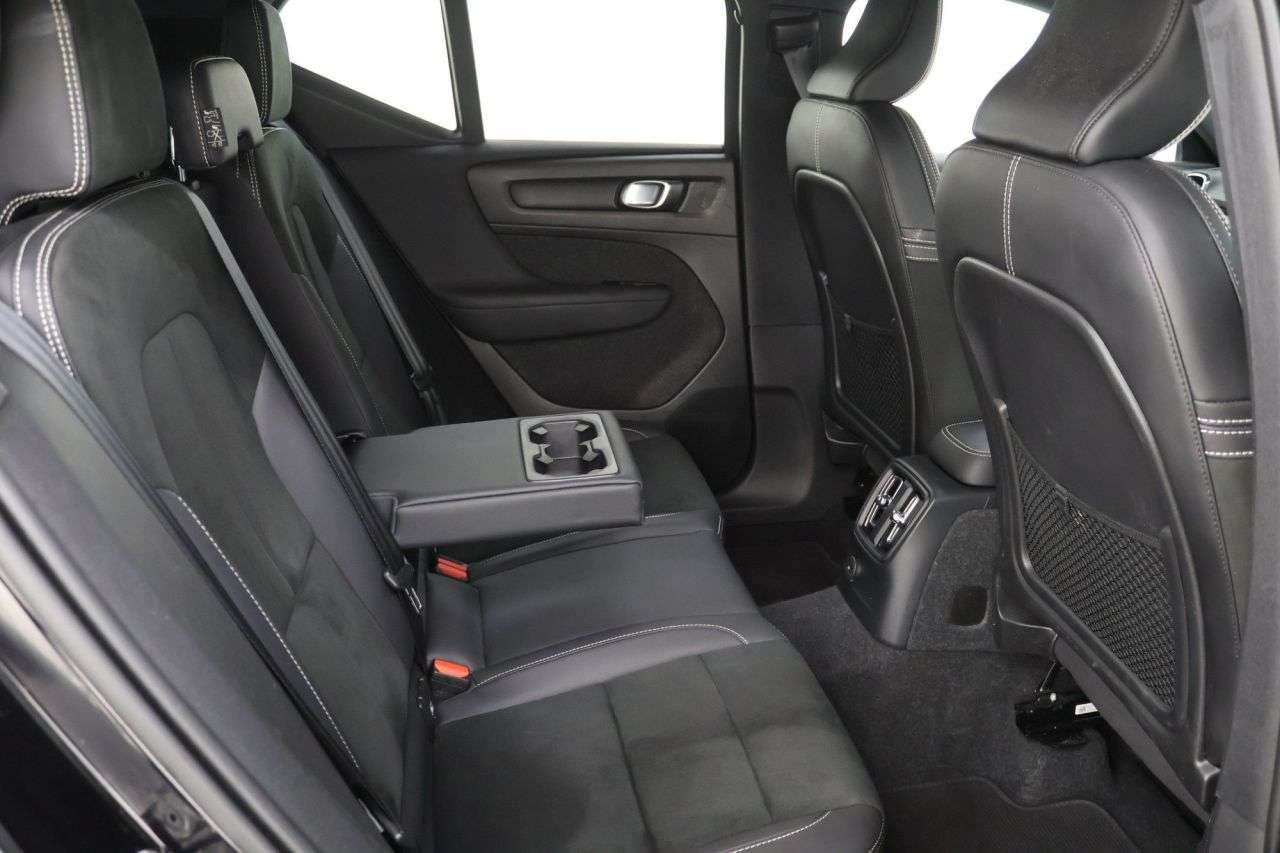 2022 VOLVO XC40 2022 VOLVO XC40
