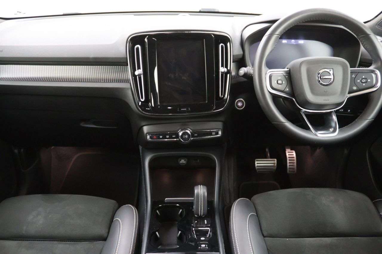 2022 VOLVO XC40 2022 VOLVO XC40