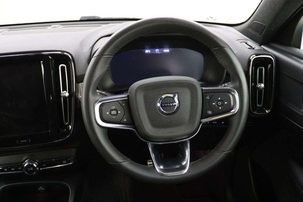 2022 VOLVO XC40 2022 VOLVO XC40