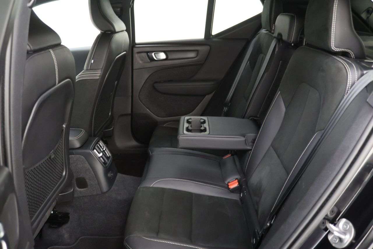 2022 VOLVO XC40 2022 VOLVO XC40