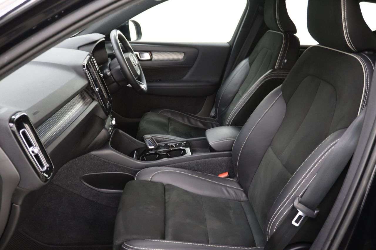 2022 VOLVO XC40 2022 VOLVO XC40