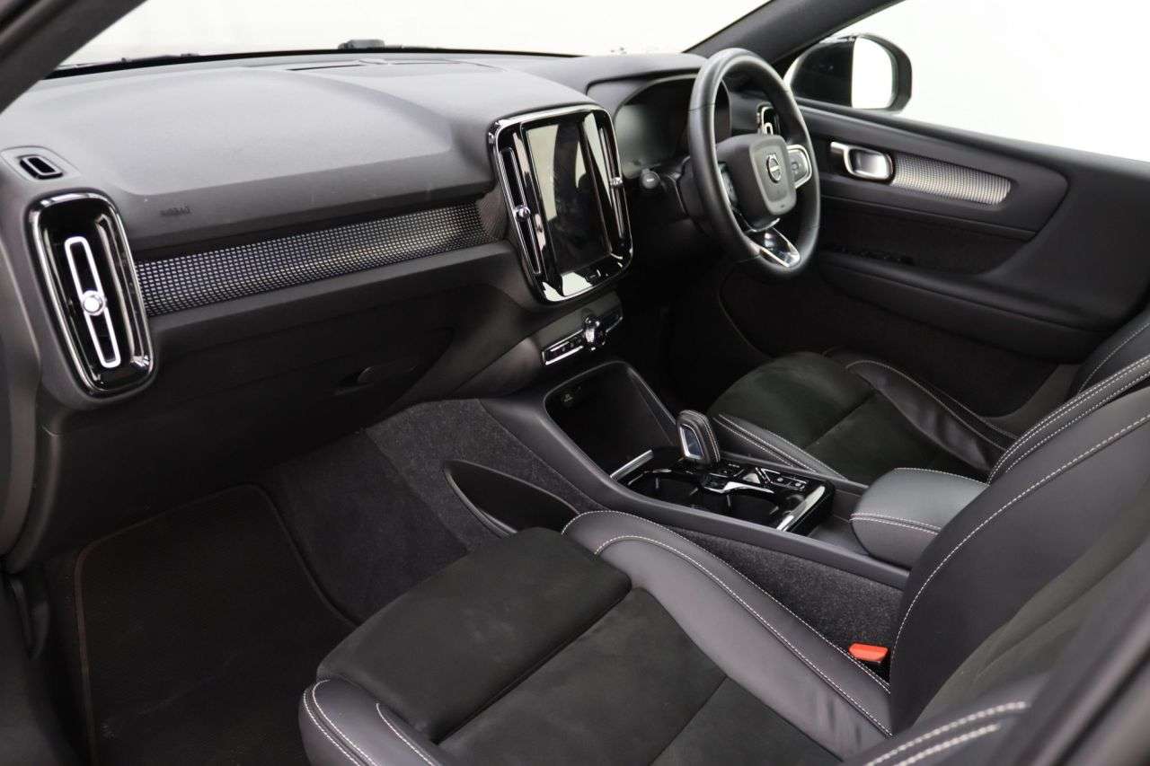 2022 VOLVO XC40 2022 VOLVO XC40