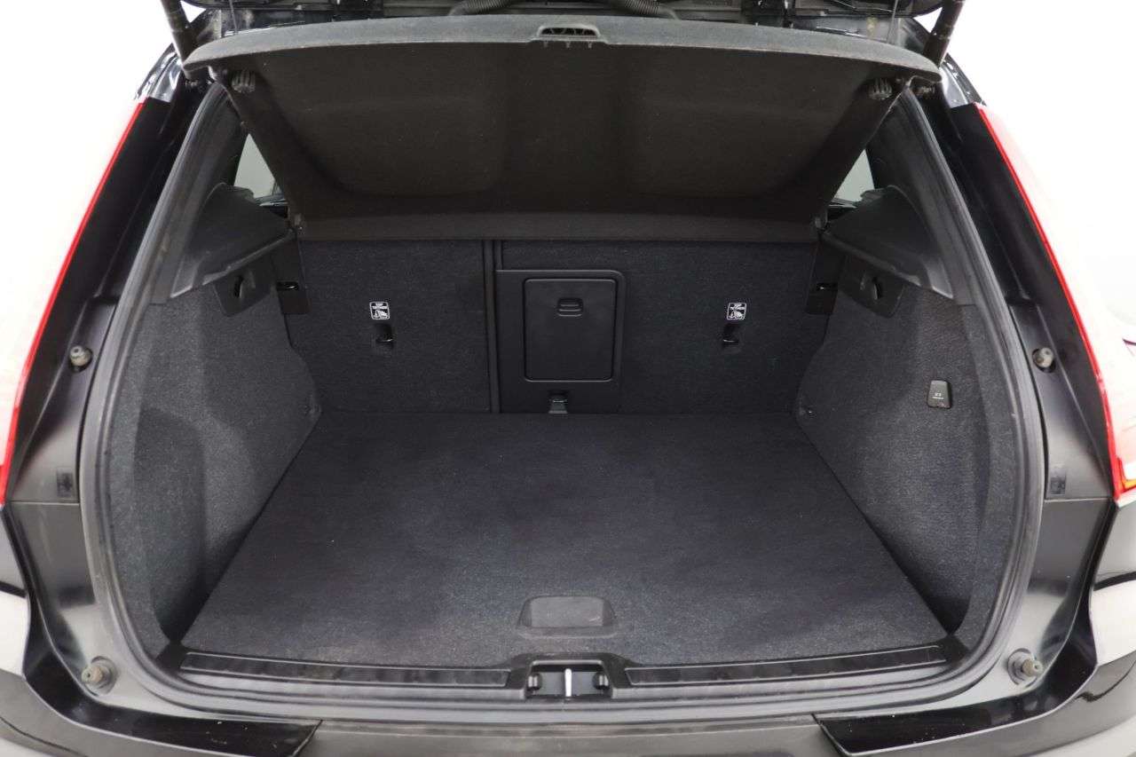 2022 VOLVO XC40 2022 VOLVO XC40