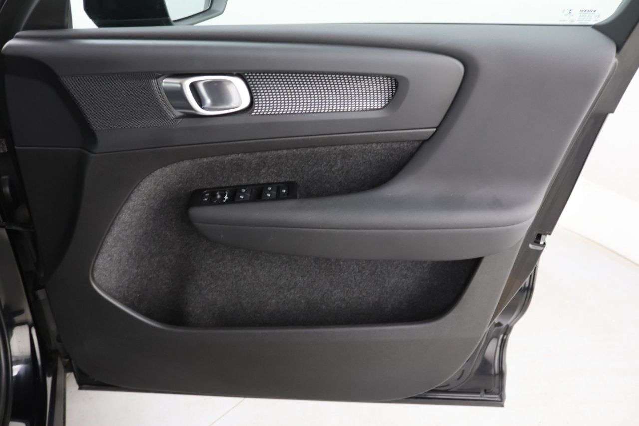 2022 VOLVO XC40 2022 VOLVO XC40