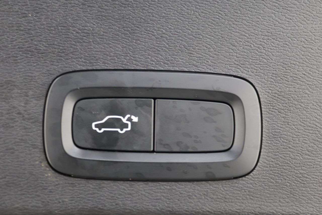 2022 VOLVO XC40 2022 VOLVO XC40
