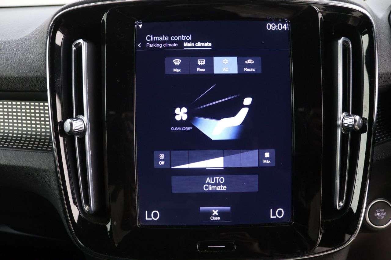 2022 VOLVO XC40 2022 VOLVO XC40