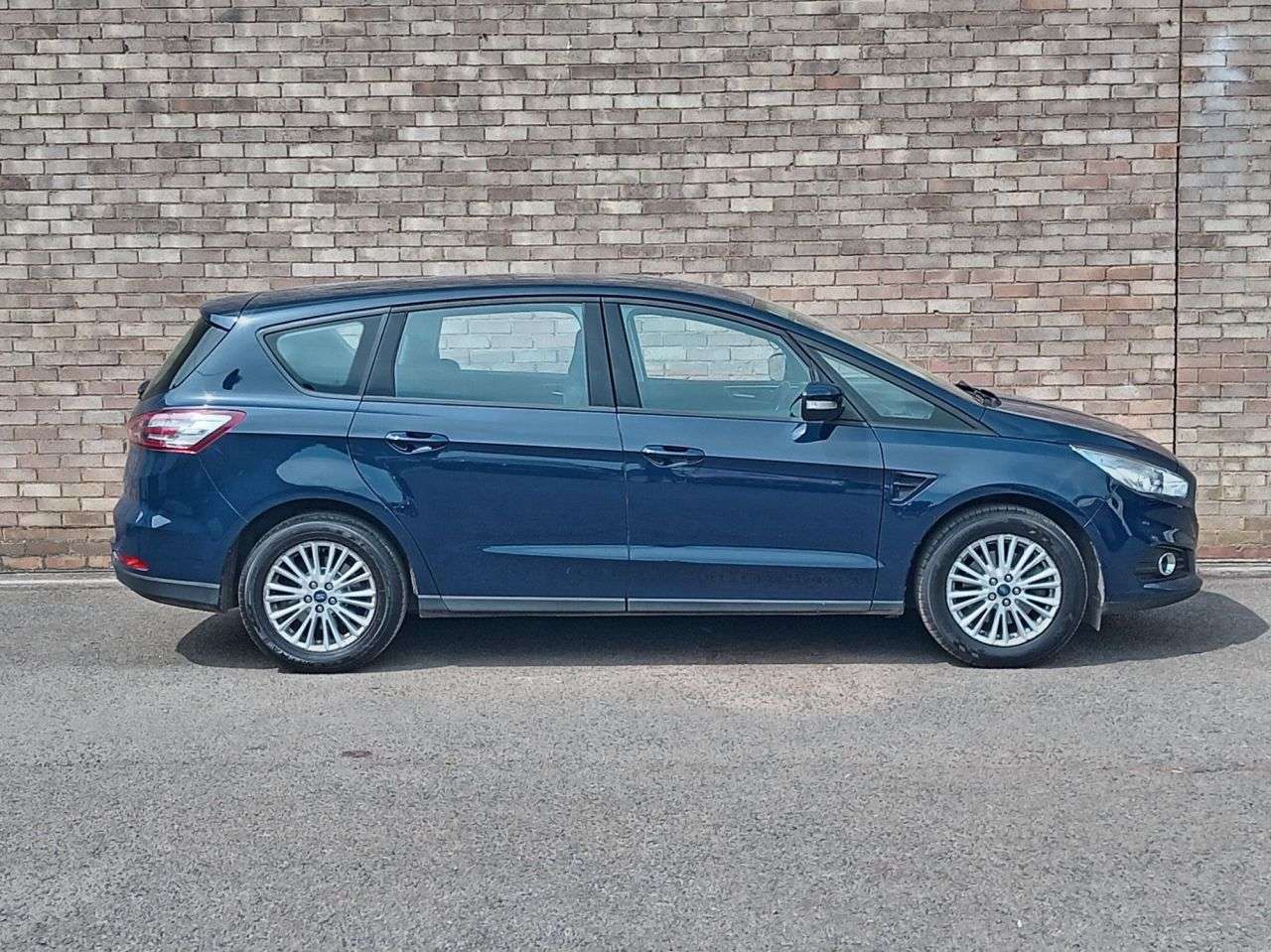 A 2018 FORD S-MAX 1.5T EcoBoost Zetec MPV 5dr Petrol Manual Euro 6 (s/s) (160 ps) A 2018 FORD S-MAX 1.5T EcoBoost Zetec MPV 5dr Petrol Manual Euro 6 (s/s) (160 ps)