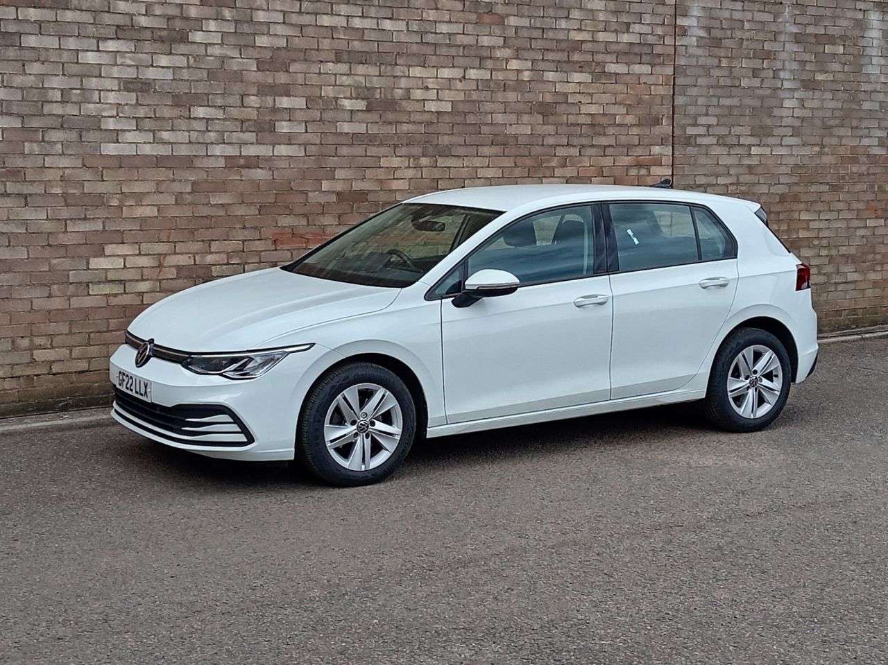 A 2022 VOLKSWAGEN GOLF 1.0 TSI Life Hatchback 5dr Petrol Manual Euro 6 (s/s) (110 ps) A 2022 VOLKSWAGEN GOLF 1.0 TSI Life Hatchback 5dr Petrol Manual Euro 6 (s/s) (110 ps)