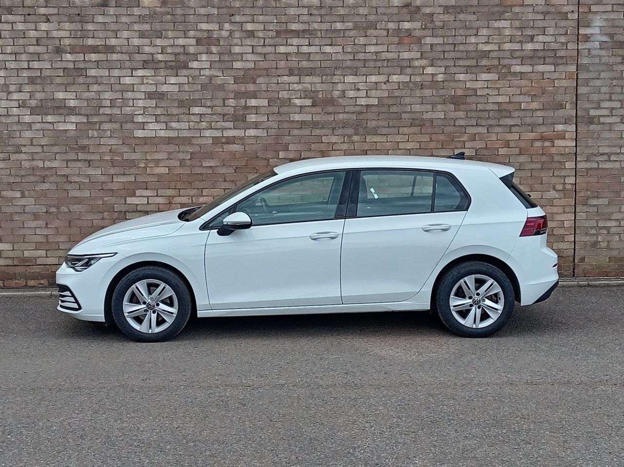 A 2022 VOLKSWAGEN GOLF 1.0 TSI Life Hatchback 5dr Petrol Manual Euro 6 (s/s) (110 ps) A 2022 VOLKSWAGEN GOLF 1.0 TSI Life Hatchback 5dr Petrol Manual Euro 6 (s/s) (110 ps)