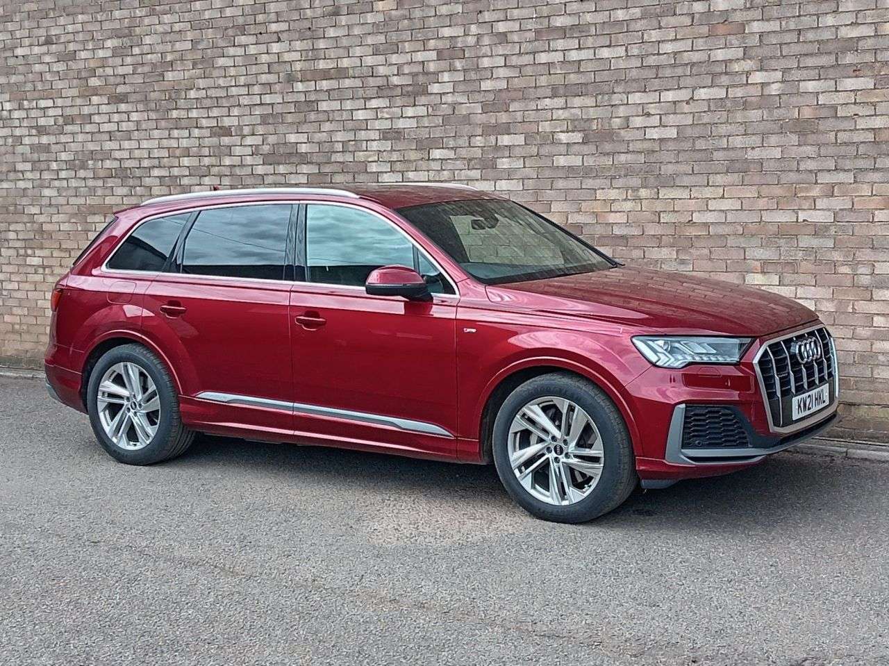 A 2021 AUDI Q7 3.0 TFSI V6 55 S line SUV 5dr Petrol Tiptronic quattro Euro 6 (s/s) (340 ps A 2021 AUDI Q7 3.0 TFSI V6 55 S line SUV 5dr Petrol Tiptronic quattro Euro 6 (s/s) (340 ps