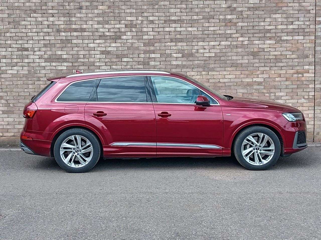 A 2021 AUDI Q7 3.0 TFSI V6 55 S line SUV 5dr Petrol Tiptronic quattro Euro 6 (s/s) (340 ps A 2021 AUDI Q7 3.0 TFSI V6 55 S line SUV 5dr Petrol Tiptronic quattro Euro 6 (s/s) (340 ps