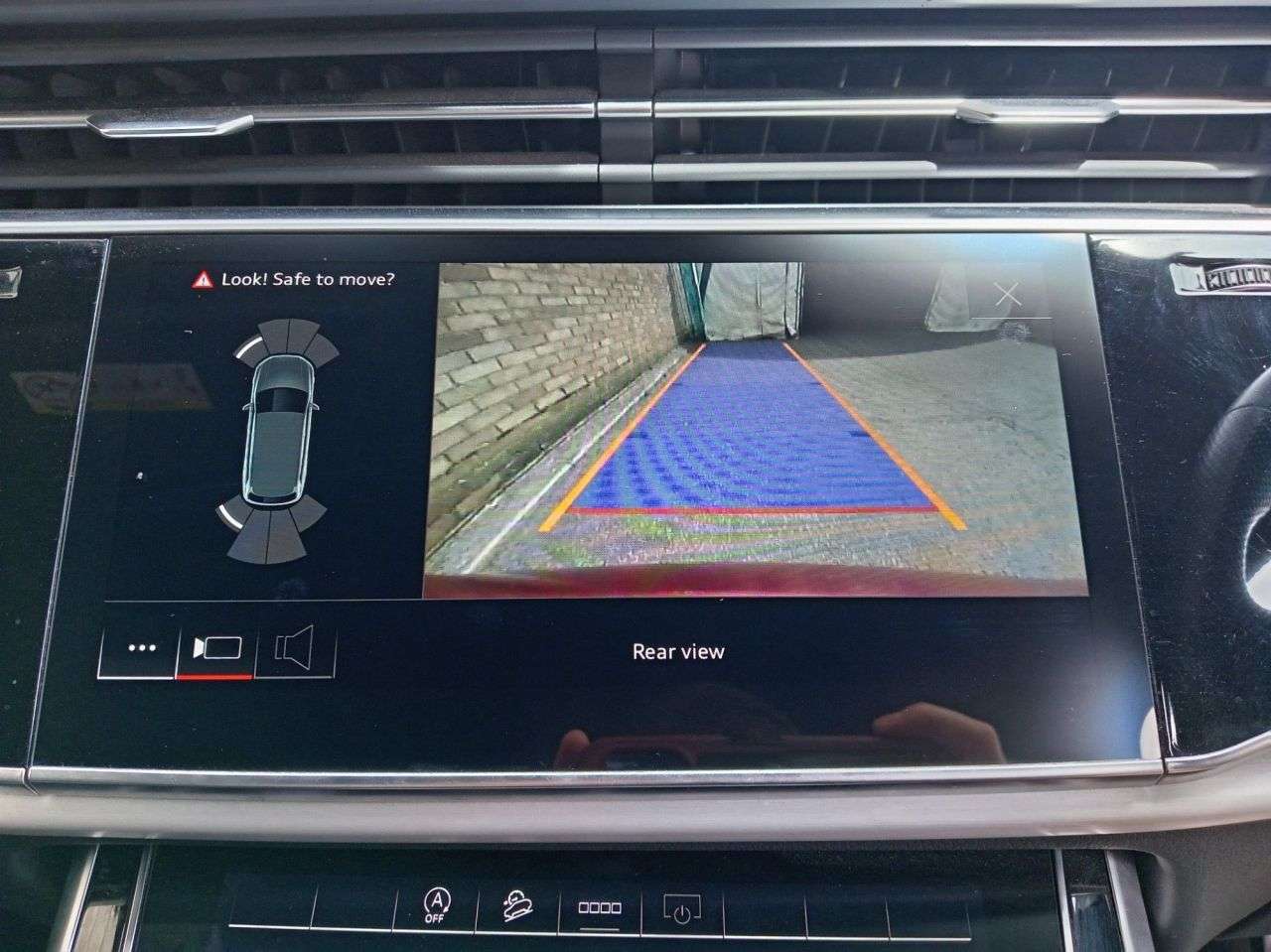A 2021 AUDI Q7 3.0 TFSI V6 55 S line SUV 5dr Petrol Tiptronic quattro Euro 6 (s/s) (340 ps A 2021 AUDI Q7 3.0 TFSI V6 55 S line SUV 5dr Petrol Tiptronic quattro Euro 6 (s/s) (340 ps