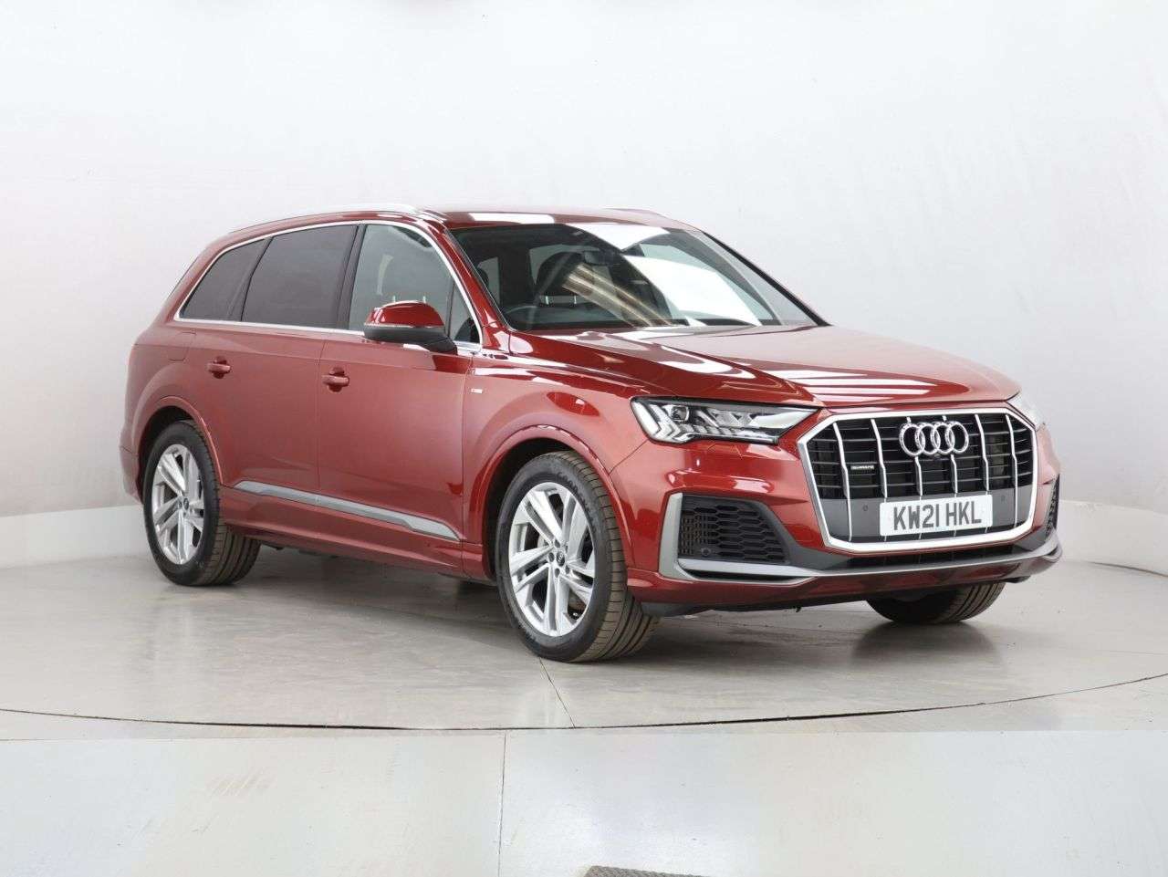 A 2021 AUDI Q7 3.0 TFSI V6 55 S line SUV 5dr Petrol Tiptronic quattro Euro 6 (s/s) (340 ps A 2021 AUDI Q7 3.0 TFSI V6 55 S line SUV 5dr Petrol Tiptronic quattro Euro 6 (s/s) (340 ps