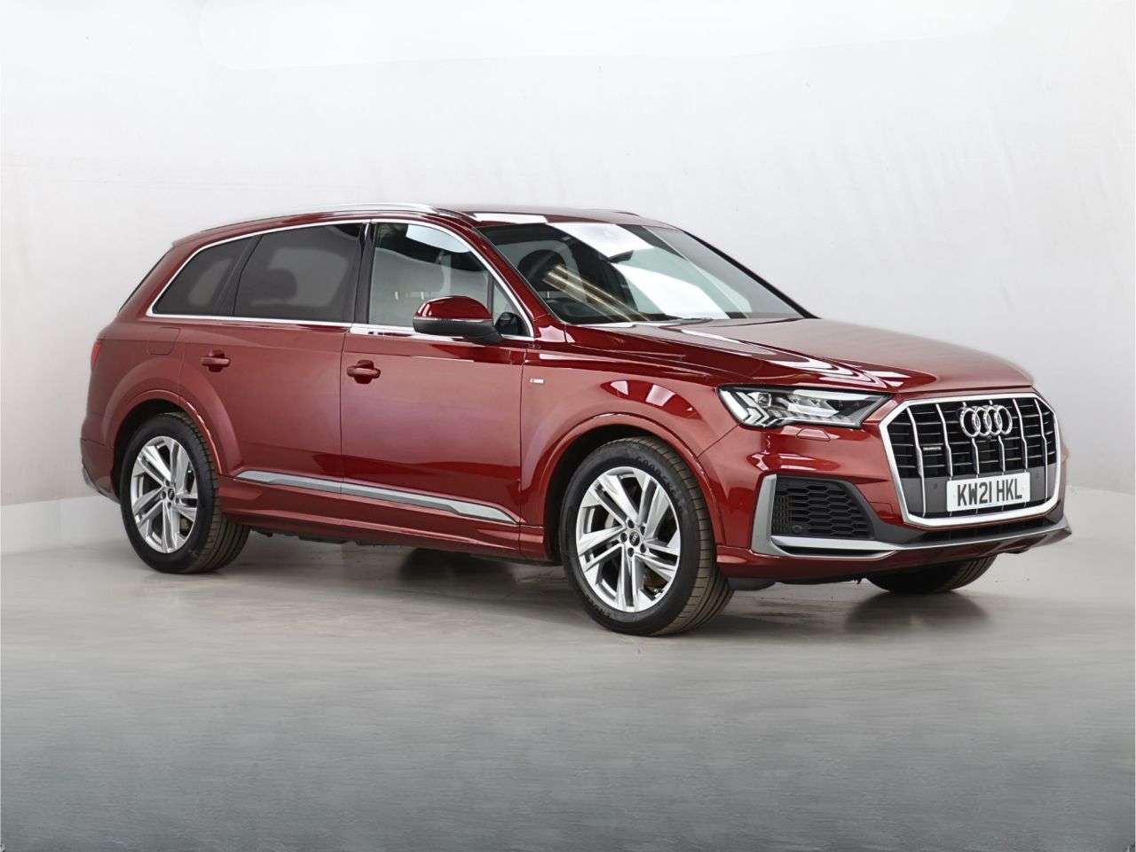 A 2021 AUDI Q7 3.0 TFSI V6 55 S line SUV 5dr Petrol Tiptronic quattro Euro 6 (s/s) (340 ps A 2021 AUDI Q7 3.0 TFSI V6 55 S line SUV 5dr Petrol Tiptronic quattro Euro 6 (s/s) (340 ps