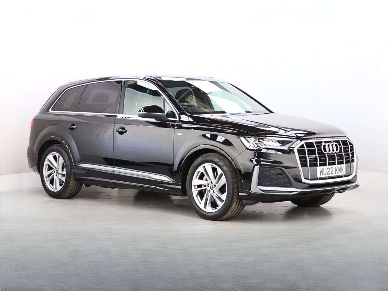 A 2022 AUDI Q7 3.0 TDI V6 45 S line SUV 5dr Diesel Tiptronic quattro Euro 6 (s/s) (231 ps) A 2022 AUDI Q7 3.0 TDI V6 45 S line SUV 5dr Diesel Tiptronic quattro Euro 6 (s/s) (231 ps)