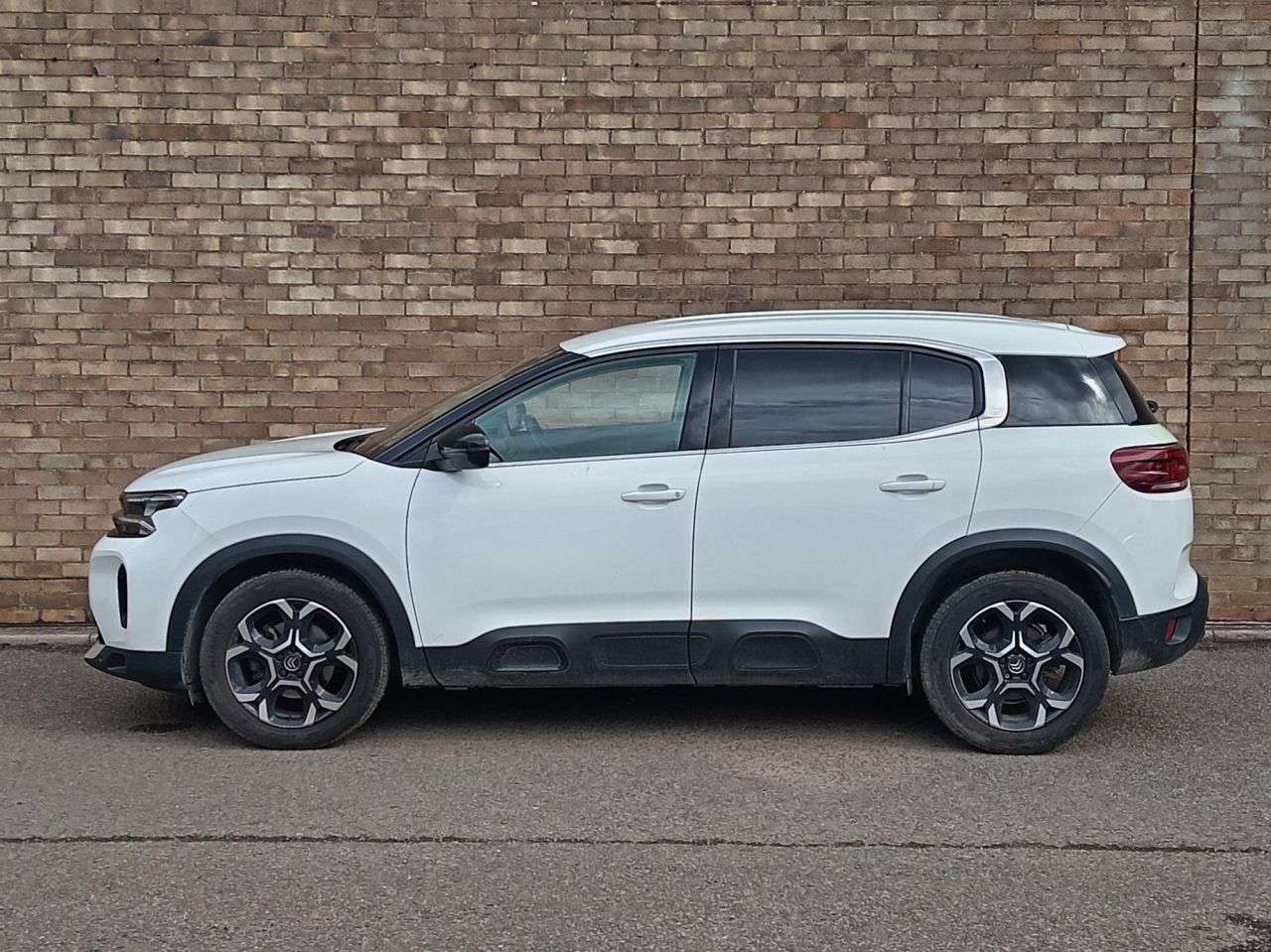 A 2023 CITROEN C5 AIRCROSS 1.2 PureTech Sense Plus SUV 5dr Petrol Manual Euro 6 (s/s) (130 ps) A 2023 CITROEN C5 AIRCROSS 1.2 PureTech Sense Plus SUV 5dr Petrol Manual Euro 6 (s/s) (130 ps)