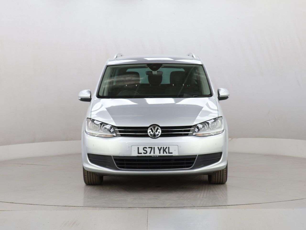 A 2021 VOLKSWAGEN SHARAN 1.4 TSI GPF SE Nav MPV 5dr Petrol DSG Euro 6 (s/s) (150 ps) A 2021 VOLKSWAGEN SHARAN 1.4 TSI GPF SE Nav MPV 5dr Petrol DSG Euro 6 (s/s) (150 ps)
