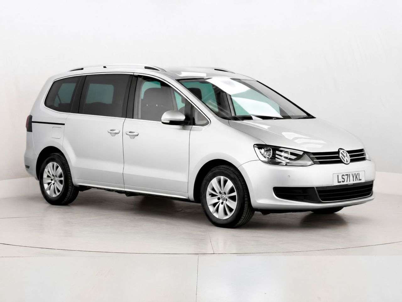 A 2021 VOLKSWAGEN SHARAN 1.4 TSI GPF SE Nav MPV 5dr Petrol DSG Euro 6 (s/s) (150 ps) A 2021 VOLKSWAGEN SHARAN 1.4 TSI GPF SE Nav MPV 5dr Petrol DSG Euro 6 (s/s) (150 ps)