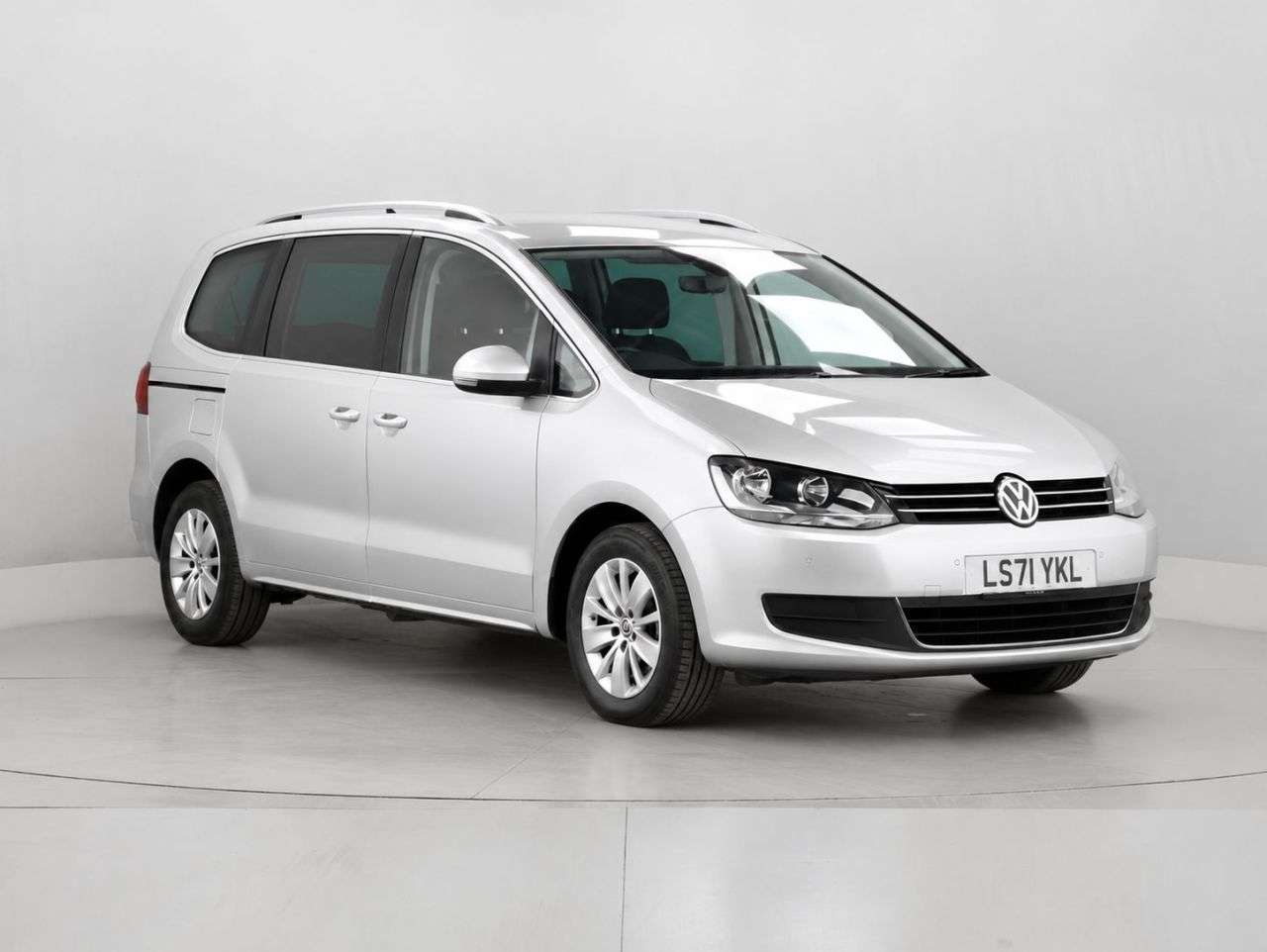 A 2021 VOLKSWAGEN SHARAN 1.4 TSI GPF SE Nav MPV 5dr Petrol DSG Euro 6 (s/s) (150 ps) A 2021 VOLKSWAGEN SHARAN 1.4 TSI GPF SE Nav MPV 5dr Petrol DSG Euro 6 (s/s) (150 ps)