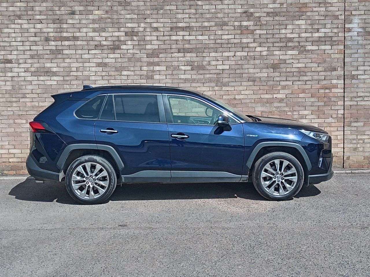 A 2021 TOYOTA RAV4 2.5 VVT-h GPF Excel SUV 5dr Petrol Hybrid CVT Euro 6 (s/s) (218 ps) A 2021 TOYOTA RAV4 2.5 VVT-h GPF Excel SUV 5dr Petrol Hybrid CVT Euro 6 (s/s) (218 ps)