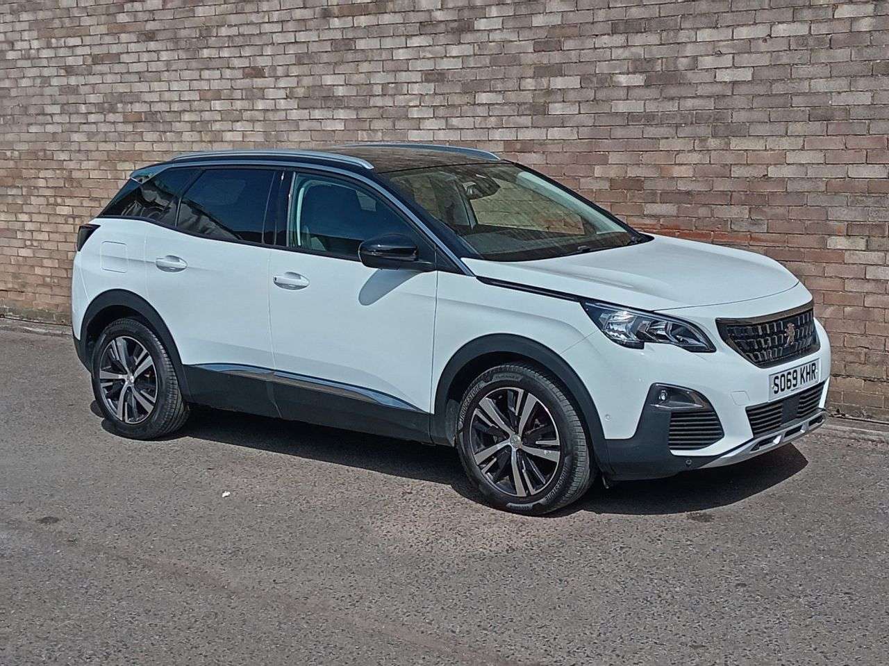 A 2020 PEUGEOT 3008 1.2 PureTech Allure SUV 5dr Petrol Manual Euro 6 (s/s) (130 ps) A 2020 PEUGEOT 3008 1.2 PureTech Allure SUV 5dr Petrol Manual Euro 6 (s/s) (130 ps)